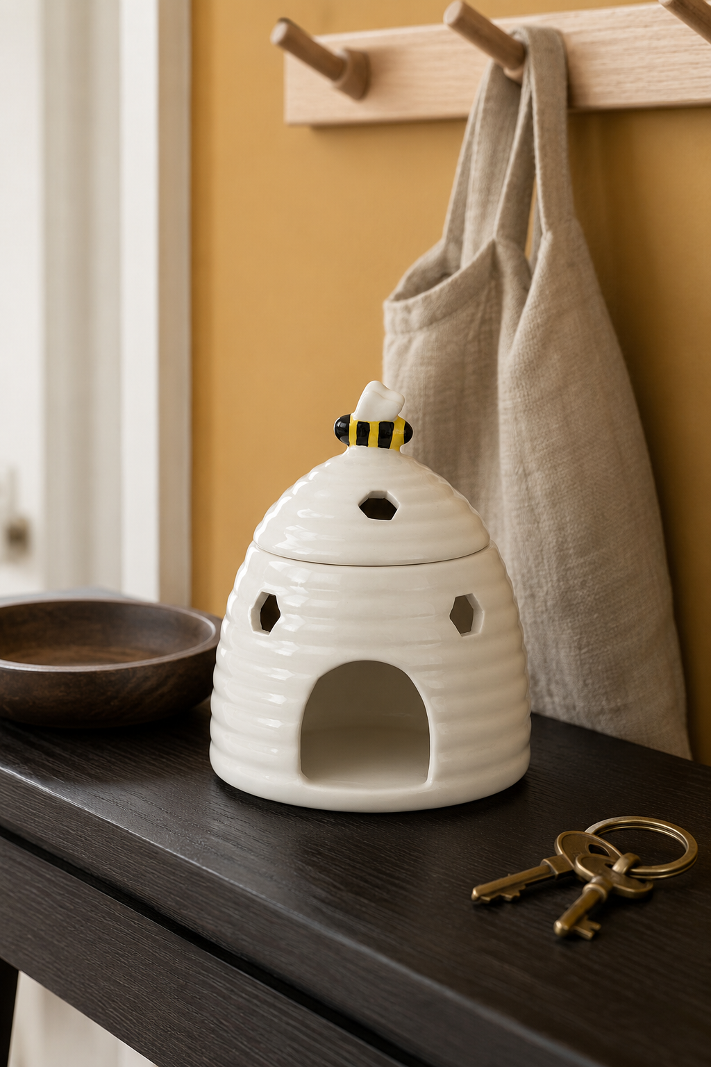 White Ceramic Beehive Oil Burner with Bee Lid