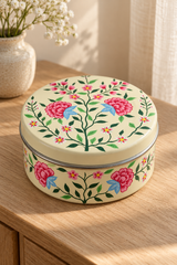 Gift set containing five hand-poured candles in terracotta pots and one reusable white hand-painted stainless steel tin. Candles are handmade by members of the Dalit community in India and scented with lavender and a subtle hint of vanilla