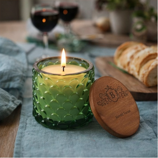 Green candle with wooden lid Nordic Forest Candle with Wooden Lid